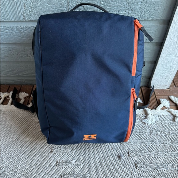 Minimize with backpack - Picture 2 of 3